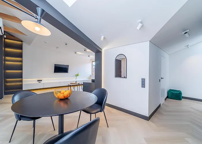 Serenade Old Town With Ac Apartamento